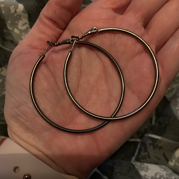Hoop Earrings Gunmetal - Picture 1 of 3